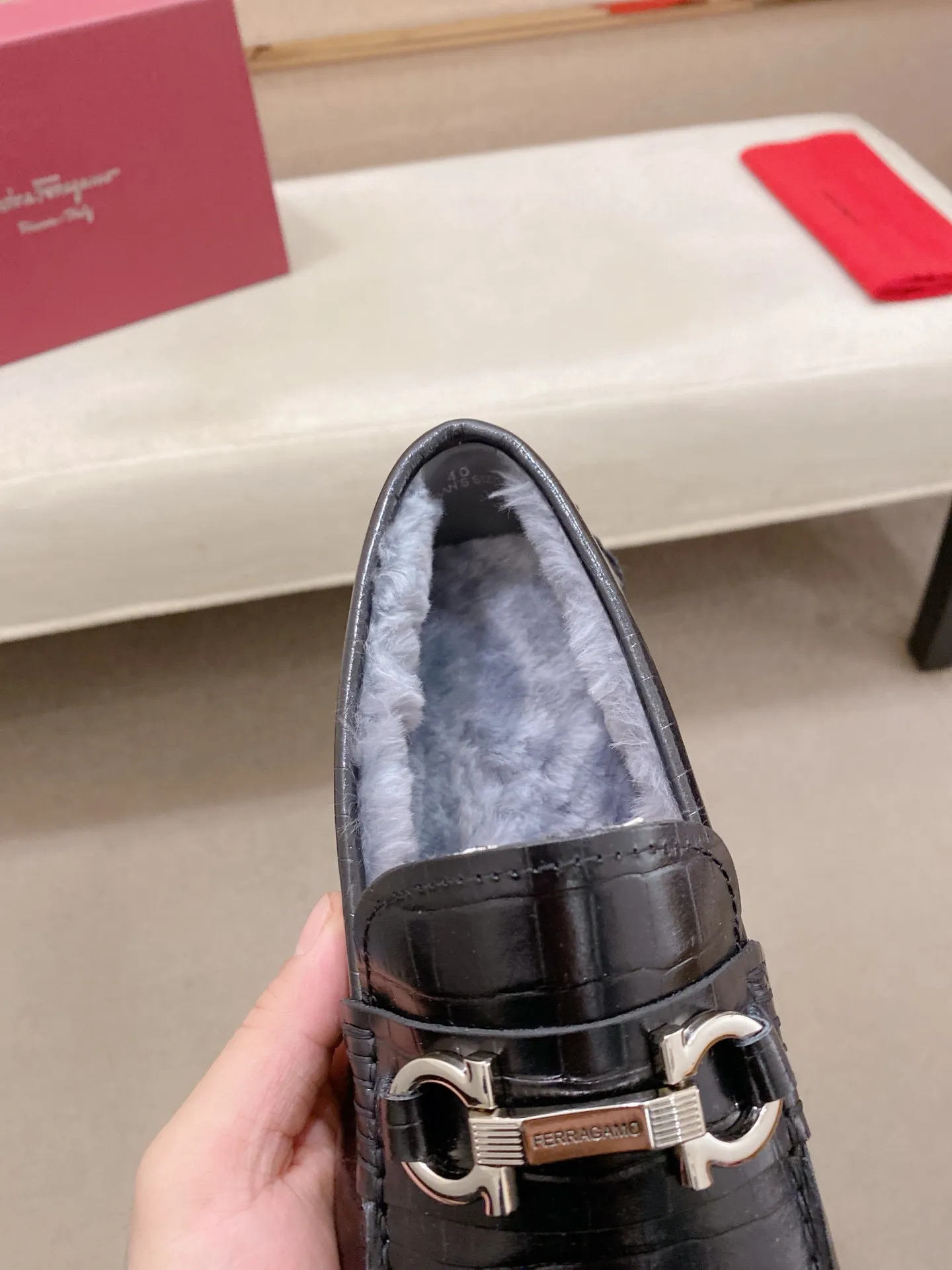 Factory price: 540💰High-end quality! Ferragamo🆕🆕Exclusive hot-selling products in stock🔥🔥New products on the shelves, high-quality Ferragamo men's pea shoes, high-end casual driving shoes, with complete packaging! 💪 💪 Material: imported first-layer cowhide 🐂 + imported high-quality wool lining + wear-resistant outsole 👍🏻👍🏻 Features: high-end and comfortable, purely handmade 🚀 🚀 Create the perfect shoes that suit you best 🔥 🔥 Size: (38-44) 45 standard size can be customized!